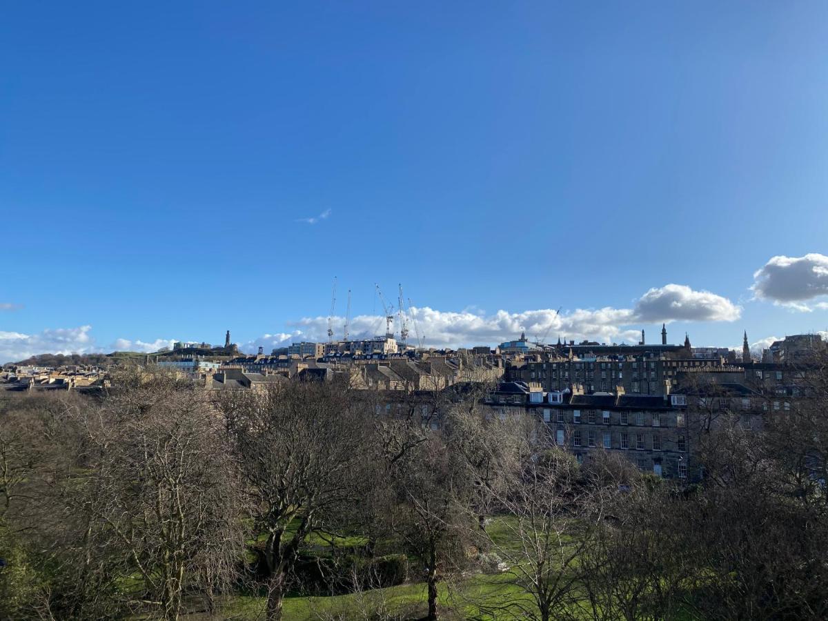 New Town Apartment With Castle View — Photos 1