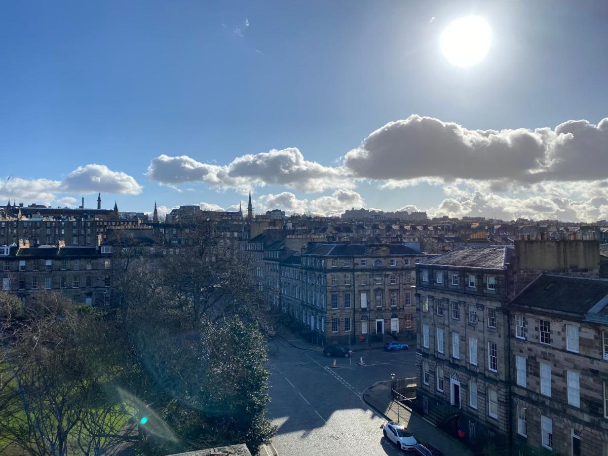 New Town Apartment With Castle View, Edinburgh