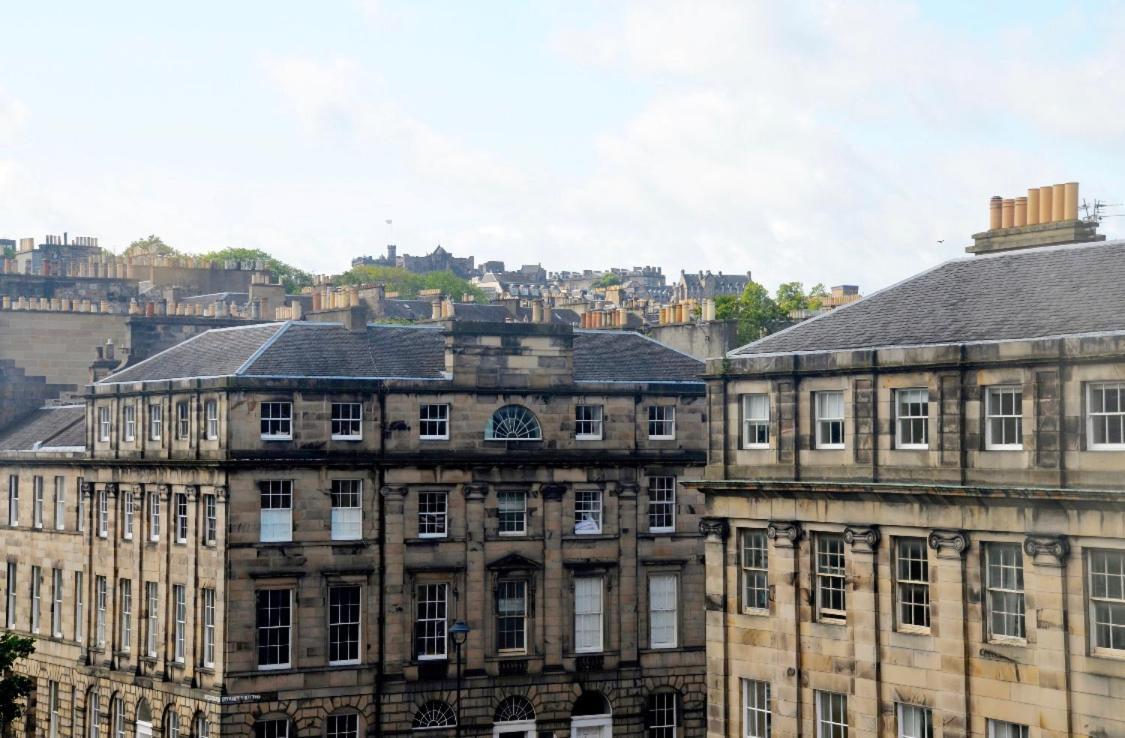 New Town Apartment With Castle View — Photos 3